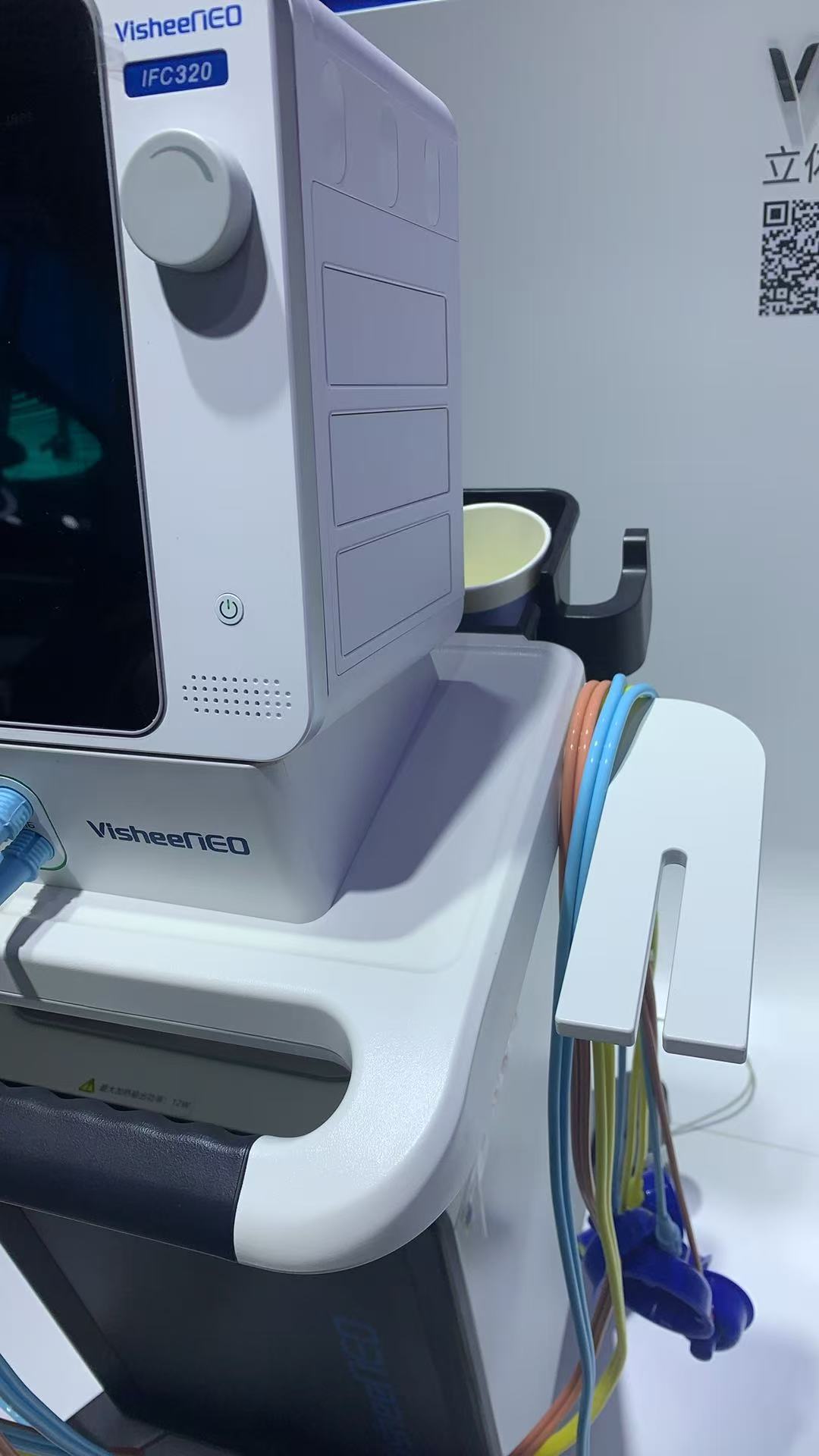 Vishee VisheeNEO IFC320 Peranti Terapi Semasa Gangguan Ambulatori 3D