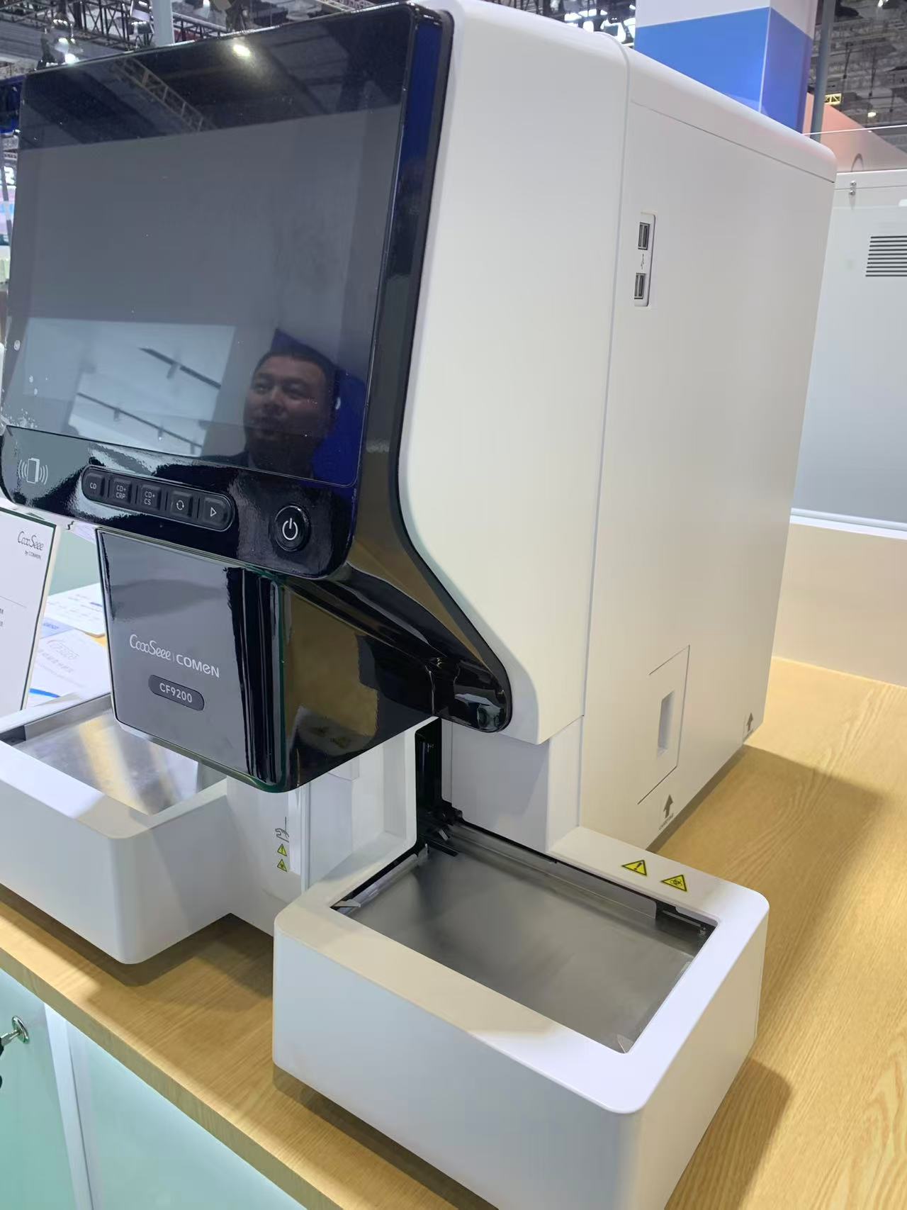 Comen CF9200 Penganalisis Sel Darah Automatik Sepenuhnya