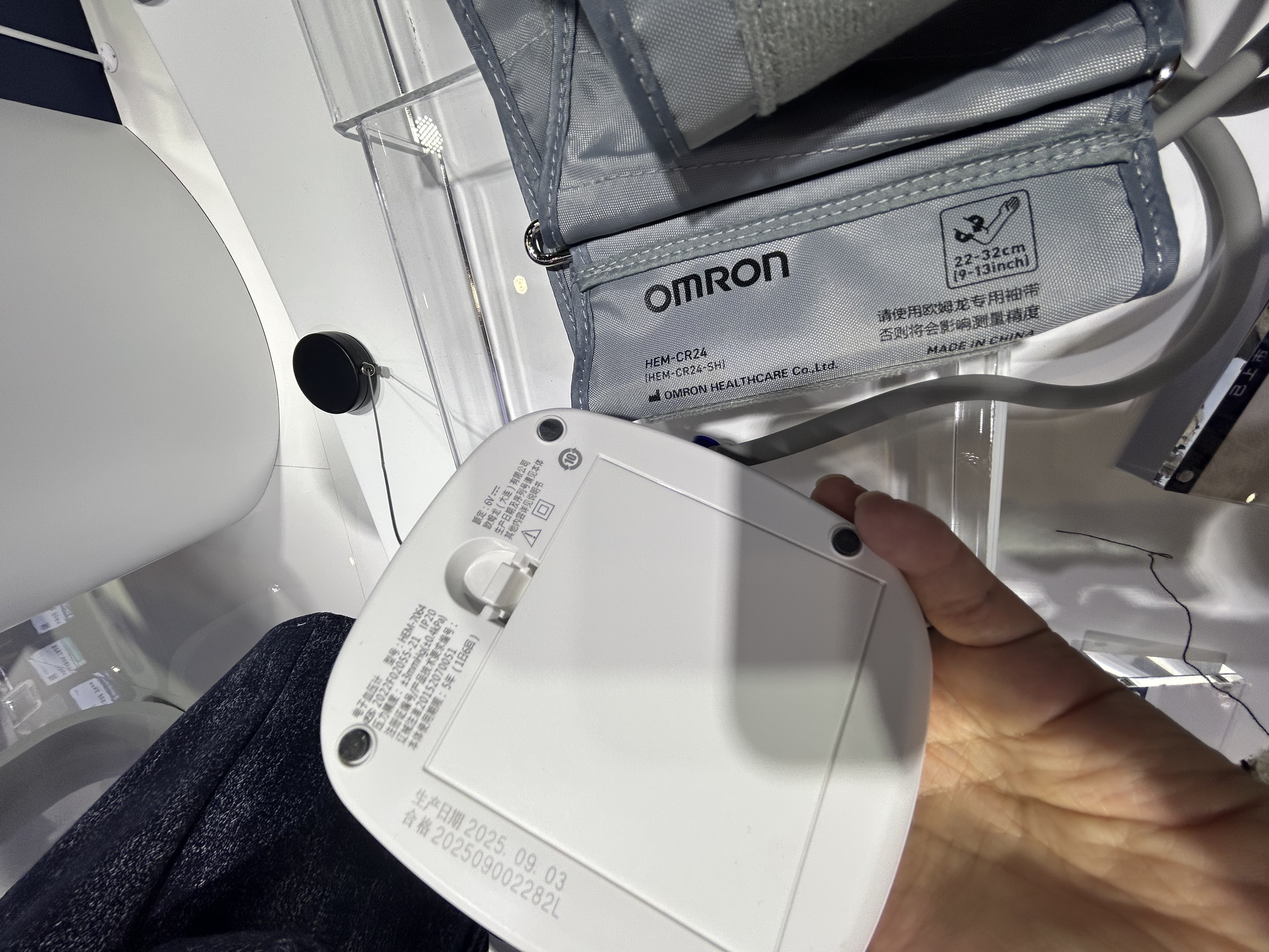OmronHEM-7064Pemantau Tekanan Darah Elektronik