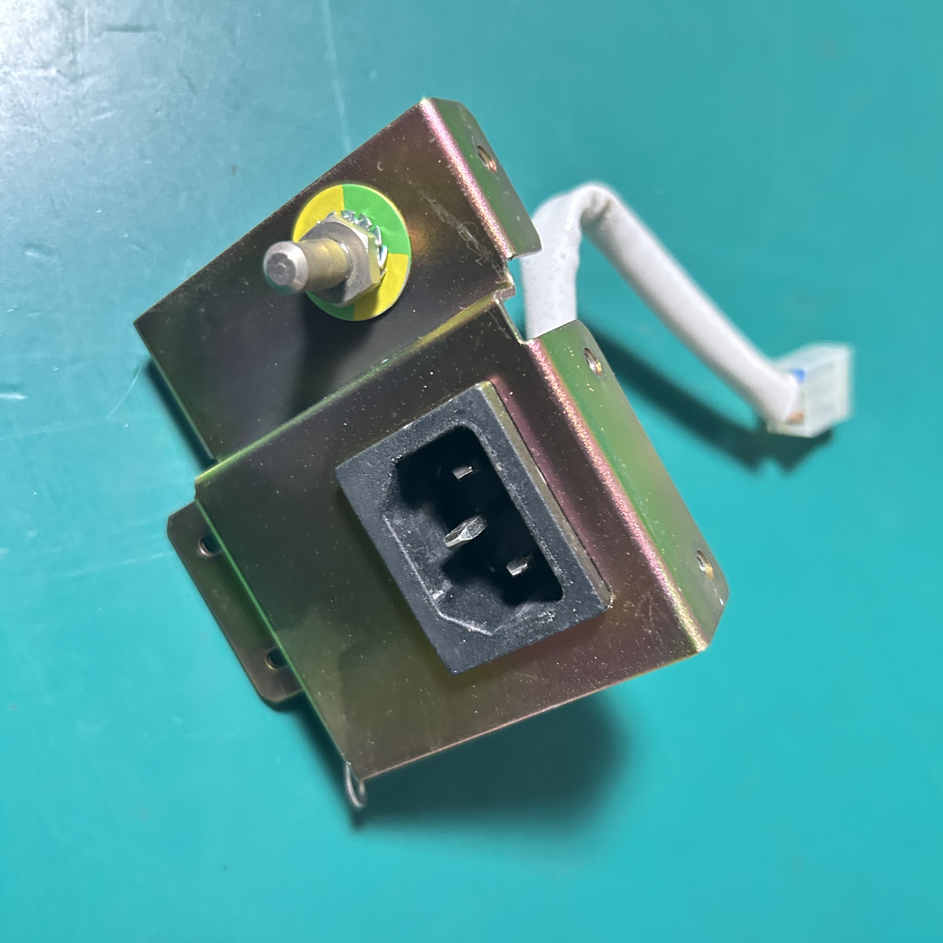 Mindray IPM12 patient monitor three pronged power socket