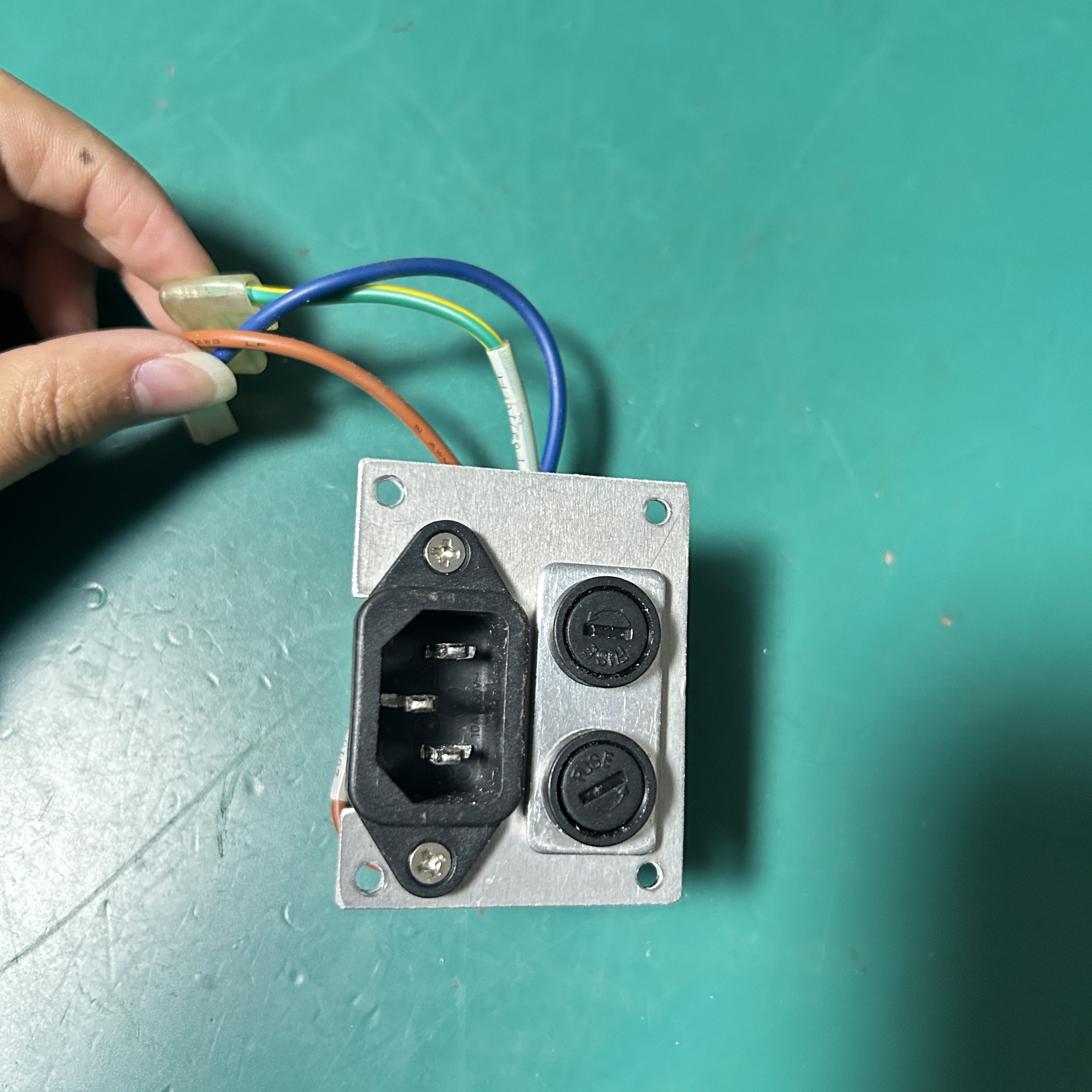 01.13.02072-11 11.13.16679 Edan IM9 patient monitor three-way power socket with fuse included