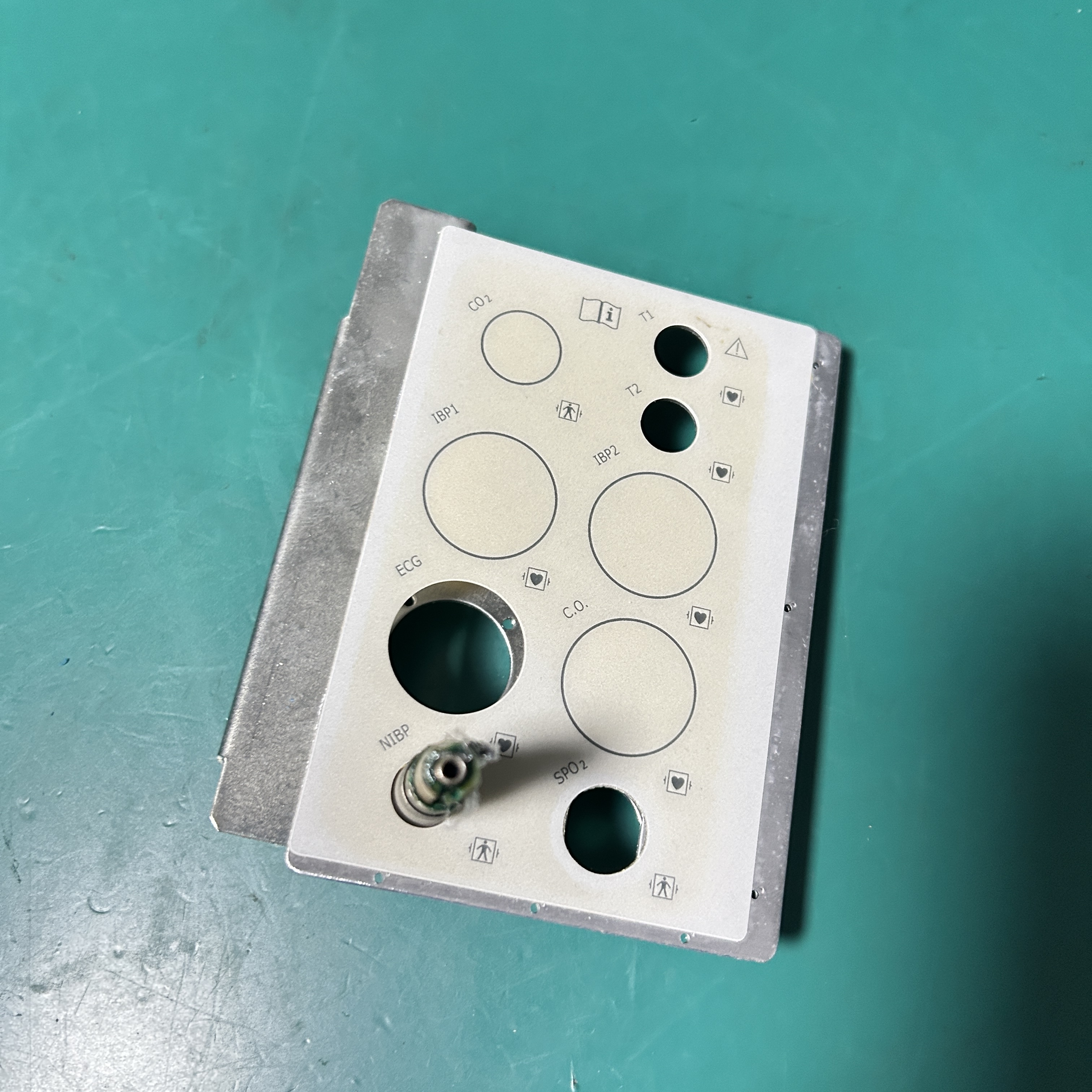 Edan IM9 patient monitor parameter panel includes NIBP interface