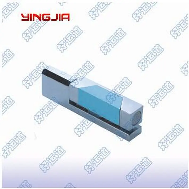 09108 Refrigerated van height adjustable reefer hinge
