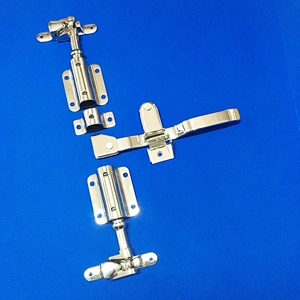 Shipping container trailer side pull bar door lock