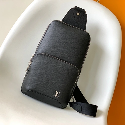 AVENUE SLING BAG
