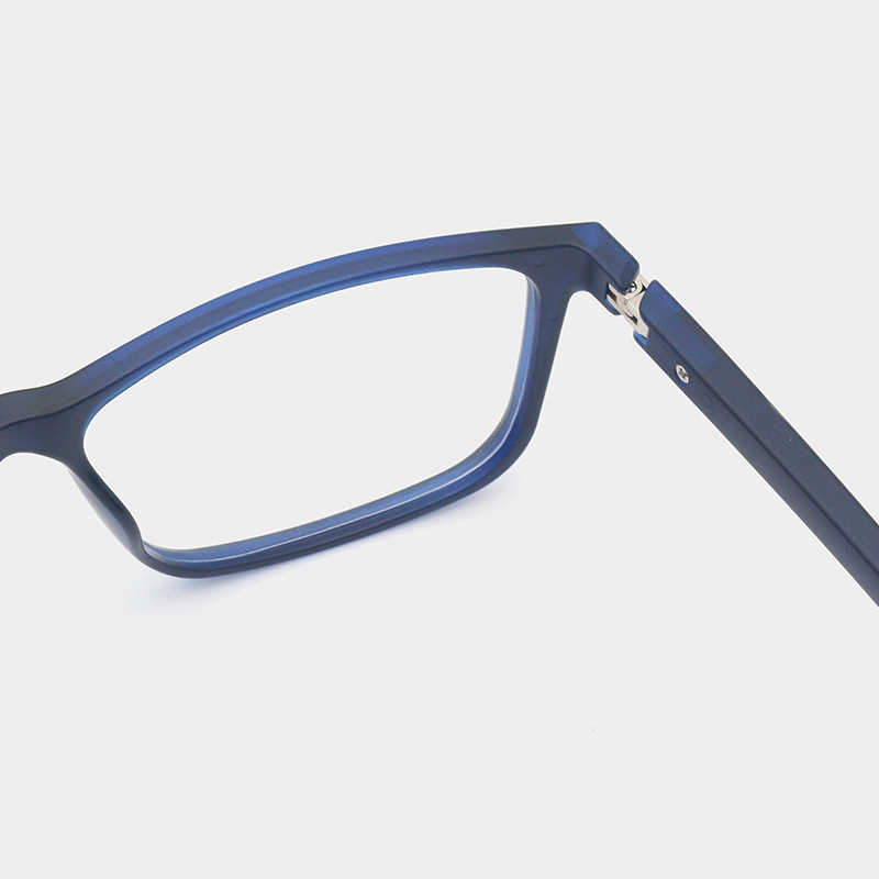 Built-in spring hinge detail on Ryvento Glasses