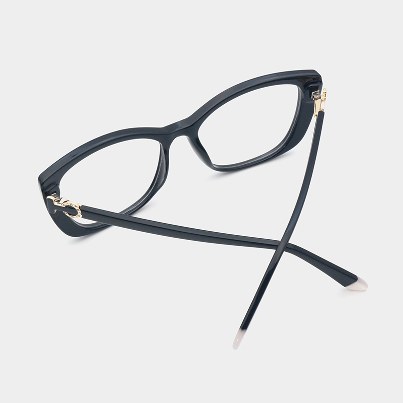 Avelora Glasses diamond decoration detail