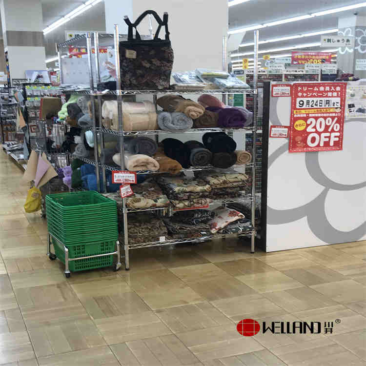 présentoir de magasin chromé
