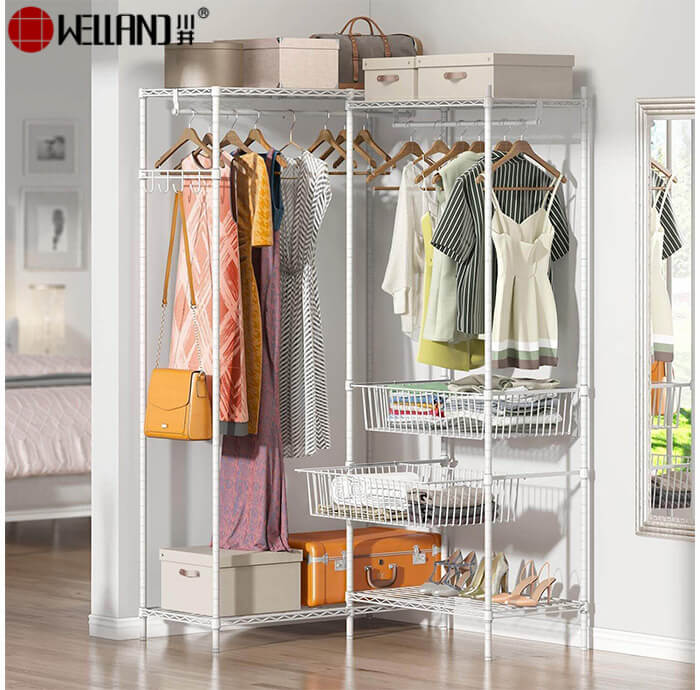 Porte-vêtements en métal avec paniers coulissants