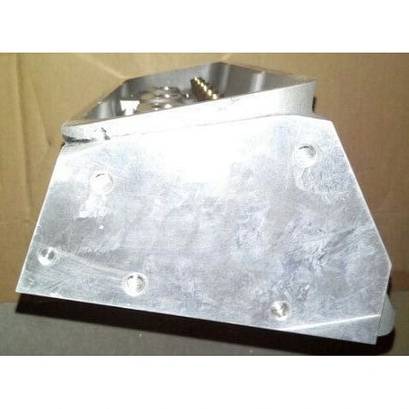CYLINDER HEAD CHEVROLET SMALL BLOCK ANGLE PLUG