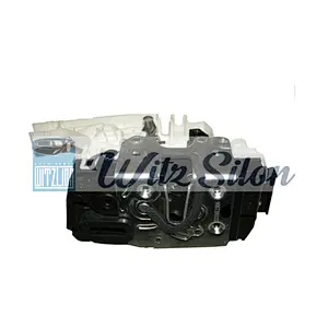 9067300335 68017876AA 2E1843014B Door Lock  R for Benz Sprinter