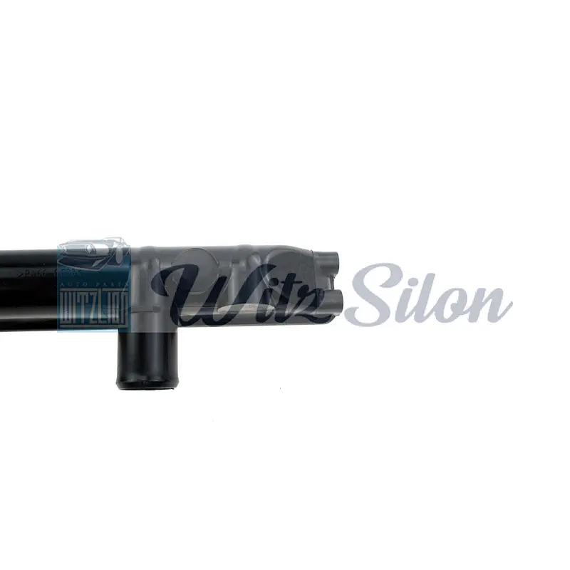 The used car accessories of the cooling system of the radiator plastic top tanks manuafactures for ISUZU Car