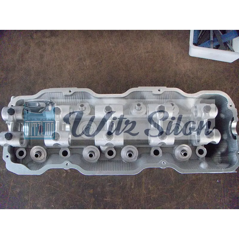 CYLINDER HEAD NISSAN Z24 (4 spark plug) CARBURATOR 11041-20G13 / 11041-13F00 / 11041-22G00 /  2.4L D21