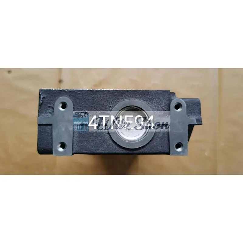 Yanmar Engine 4TNE98 Excavators Engine Parts 129903-11700 4TNE94 Cylinder Head