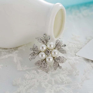 fashion wedding jewelry style diamond flower brooch for party decoration