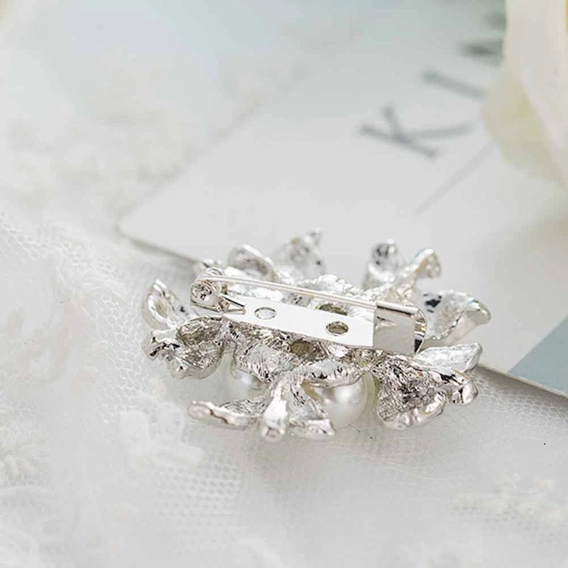 fashion wedding jewelry style diamond flower brooch for party decoration