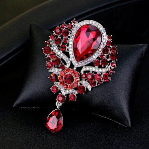 2018 New Style Gold Vintage Large Crystal Decorative Safety Brooch Pin