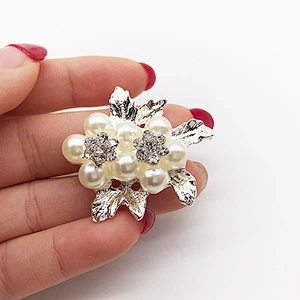 2019 New style jewelry crystal rhinestone flower woman small brooch