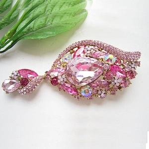 Latest design wholesale fancy pink large jewel brooch pin for dress decoration