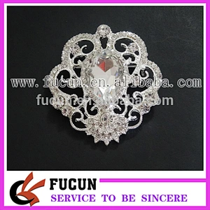 Guangzhou cheap rhinestone diamante embellishments brooch for wedding invitation in bulk