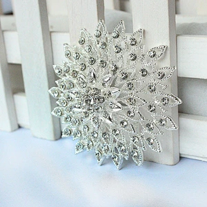 hot selling stone silver jewelry crystal rhinestone brooch for wedding invitation