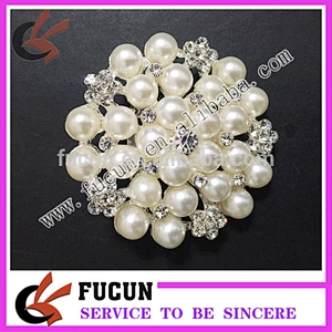 Hot selling 45mm flower design pearl wedding rhinestone brooch
