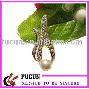 China wholesale rhinestone and pearl brooch/cheap brooches in bulk