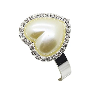 new arrival wholesale heart style crystal pearl wedding napkin ring for table decoration