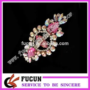 wholesale fashion Delicate acrylic crystal diamond cheap brooches in bulk for bridal