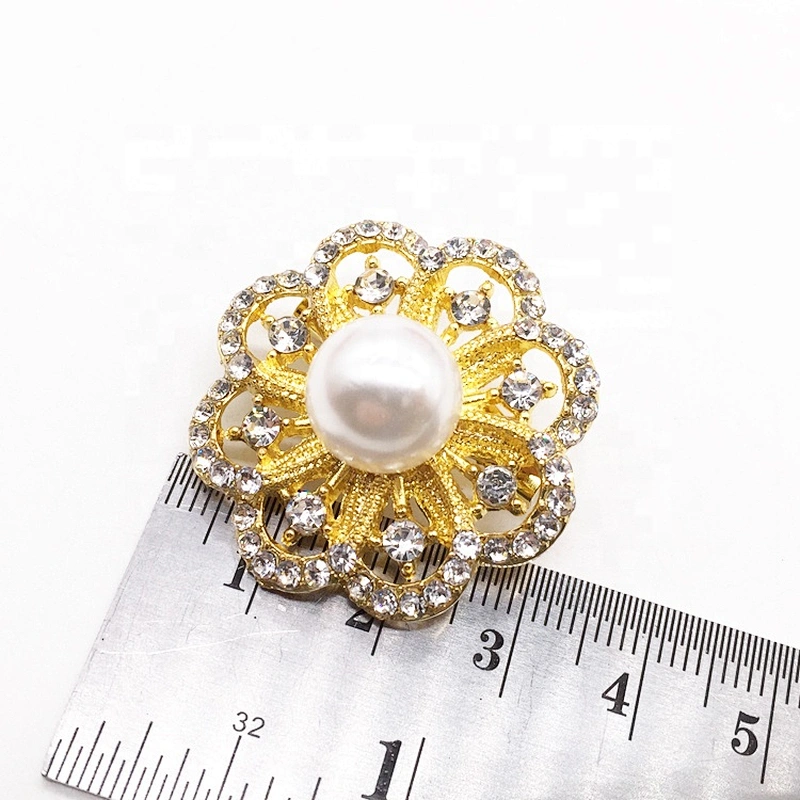 Hot sale 32mm low price pearl gold metal flower brooch for women