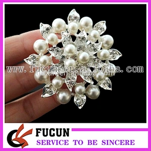 Fashion handmade wedding decoration flower pearl rhinestone invitation brooch wholesale