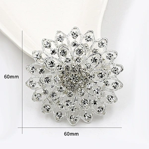 Customized latest new wedding design women crystal brooch wholesale