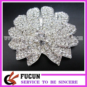 China manufacturers wholesale clear silver brooch rhinestone brooch in bulk