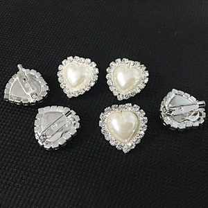 wholesale fancy 20mm mini heart shaped rhinestone white pearl button