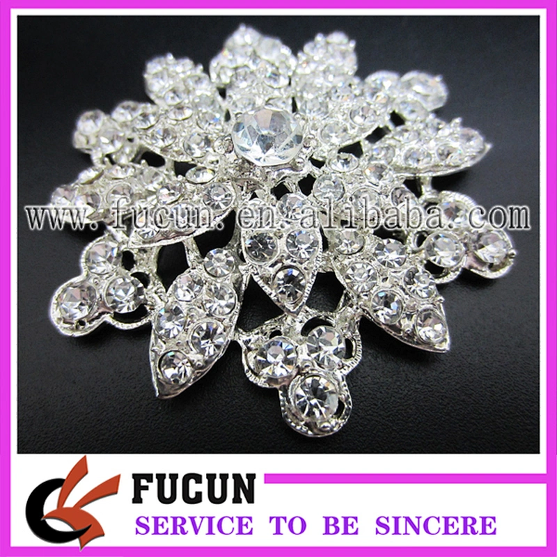 China manufacturers wholesale clear silver brooch rhinestone brooch in bulk