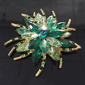 Factory custom handmade bulk fashion jewelry green lotus flower rhinestone brooches