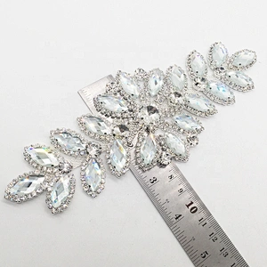 wholesale new fashion crystal glass rhinestone pave women flower applique for dress