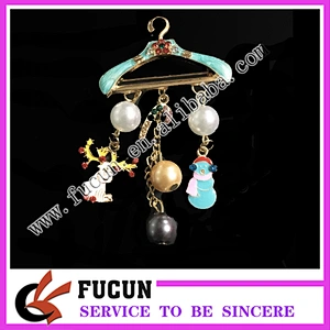 2018 hot sale Europe Christmas gifts wholesale Christmas tree brooch