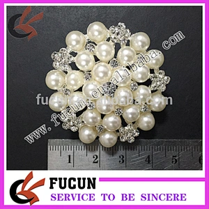 Hot selling 45mm flower design pearl wedding rhinestone brooch