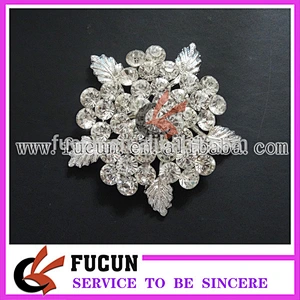 Fashion handmade wedding decoration flower pearl rhinestone invitation brooch wholesale