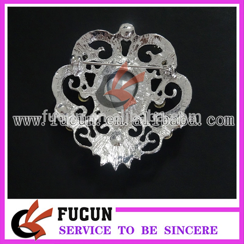 Guangzhou cheap rhinestone diamante embellishments brooch for wedding invitation in bulk