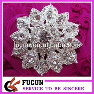 wholesale crystal rhinestone diamond artificial flower brooch pin for wedding invitation