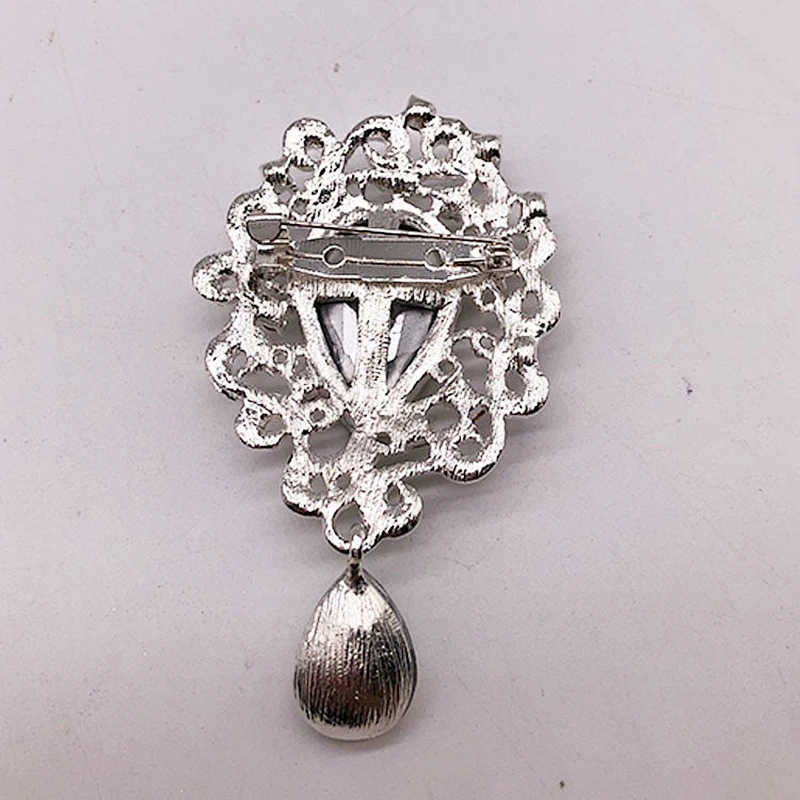 customized  new design bridal rhinestone silver plated brooch