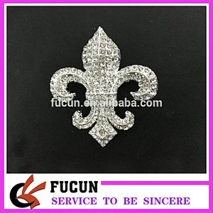 Customized 40*45mm wedding embellishment de lis rhinestone brooch