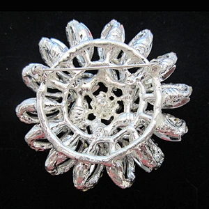 Decorative Party Favor Glass Stone Brooch Embellished For Wedding Invitation