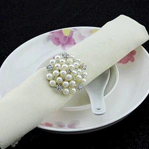 Hot selling handmade reusable rhinestone flower pearl beaded napkin ring for weddings