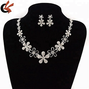 SILVER CLEAR INDIAN COSTUME JEWELLERY NECKLACE EARRINGS CRYSTAL SET NEW BRIDAL