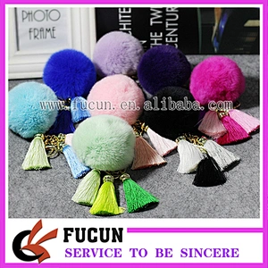 Fashion Trend Cheap Keychain Car Pom Pom Key Chain with Colorful Tassels