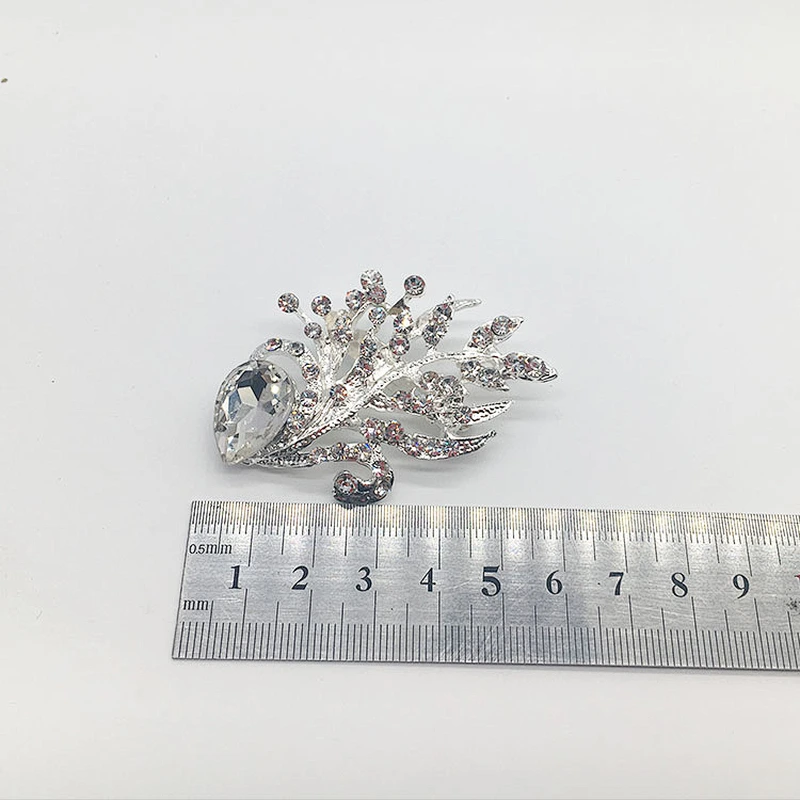 2019 new design elegant crystal flower design jewellery brooch