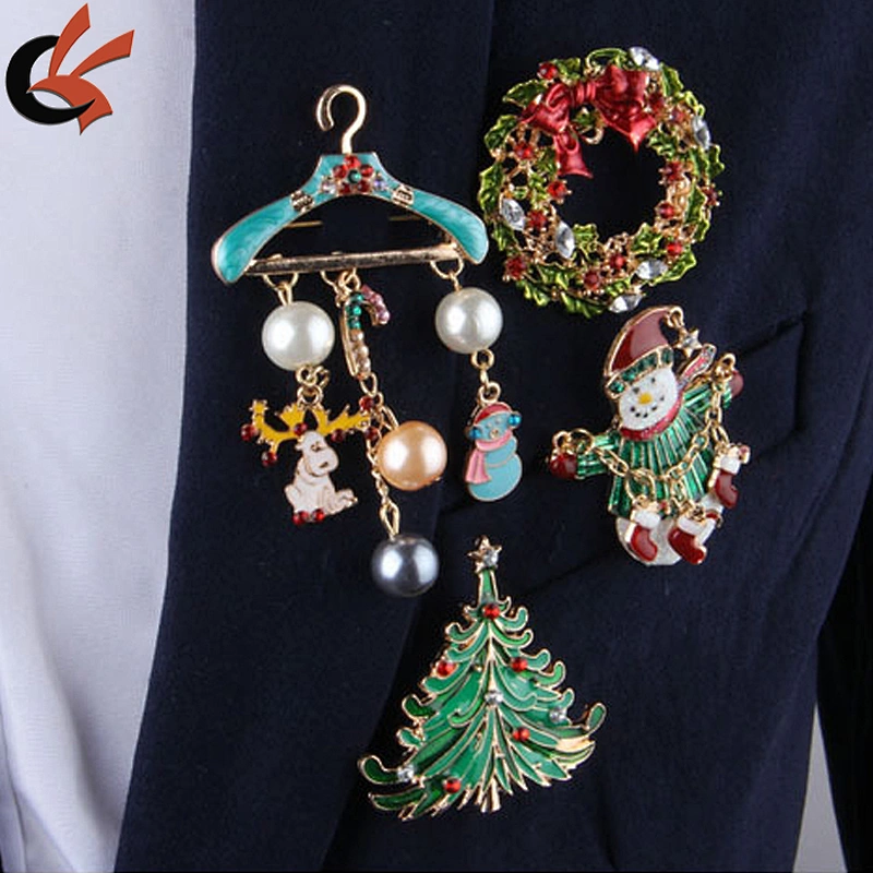 China Wholesale Christmas colorful wreath rhinestone brooch for Christmas decoration